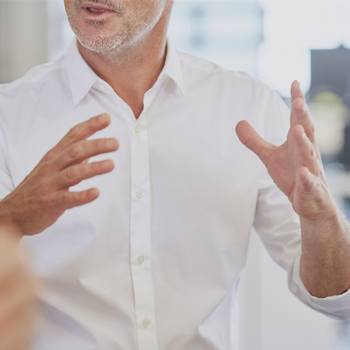 Czy drukarka w Twoim biurze jest bezpieczna?  man making gestures